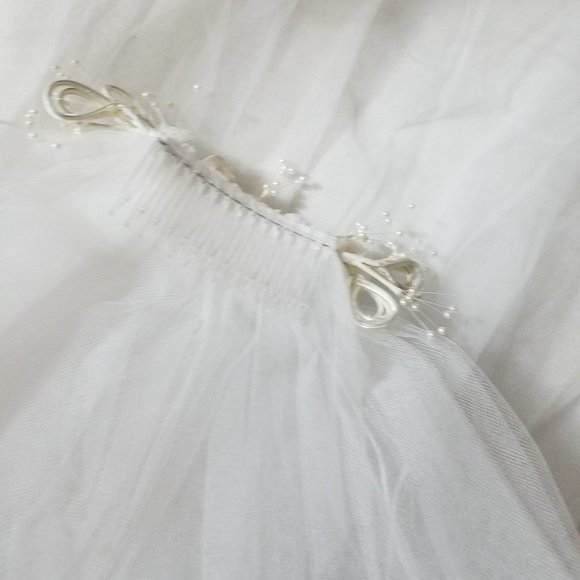 First Communion Flower Girl Veil attached to comb, flowers, pearls 24" long NIP - Picture 3 of 3